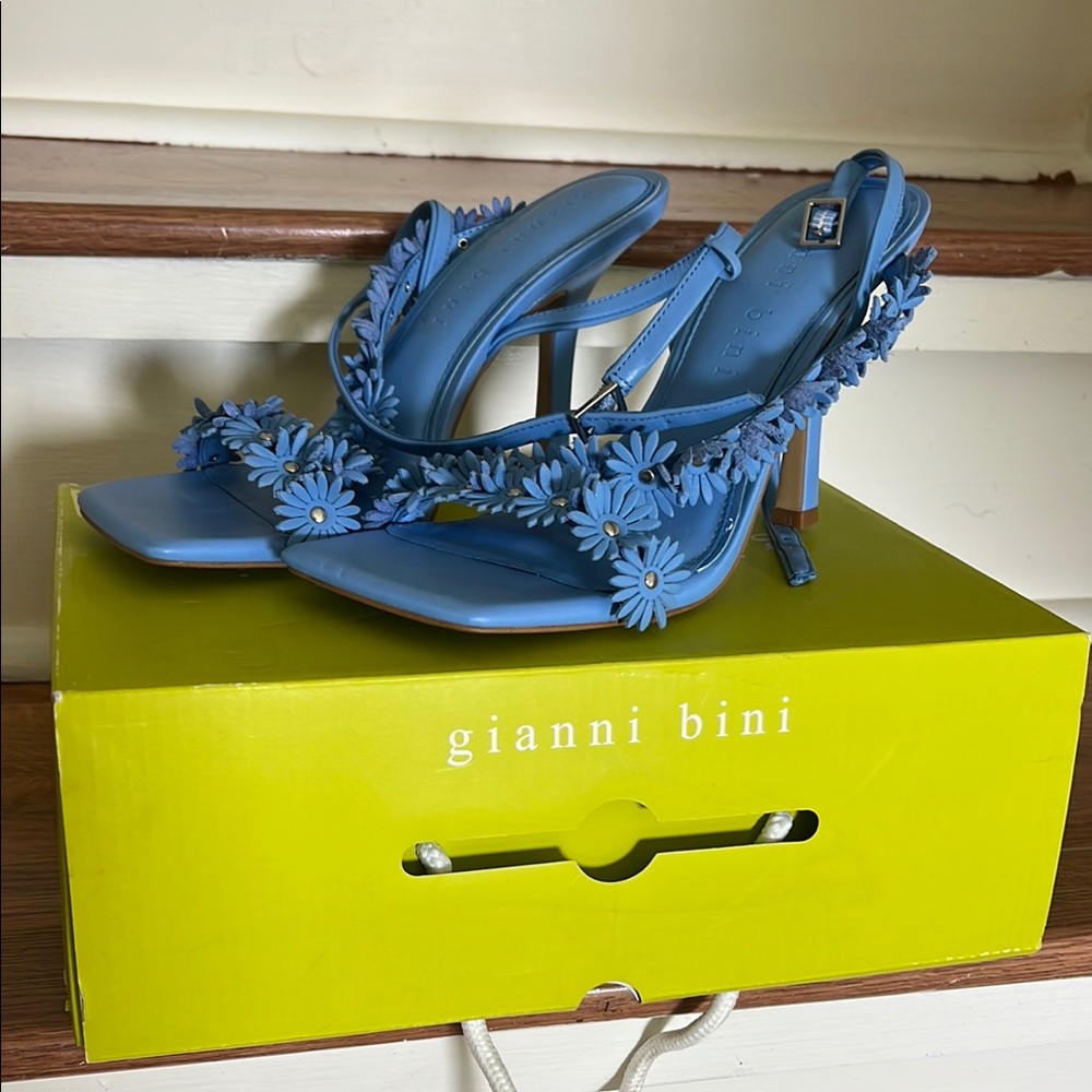 Gianni Bini Blue Floral Women's Heels